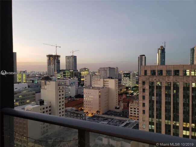 Foto del edificio - 151 SE 1st St