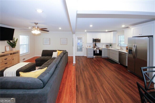 Building Photo - 1959 Shepherd Cir SW