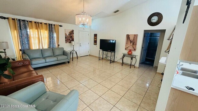 Foto del edificio - 815 Tyrol Ave NW