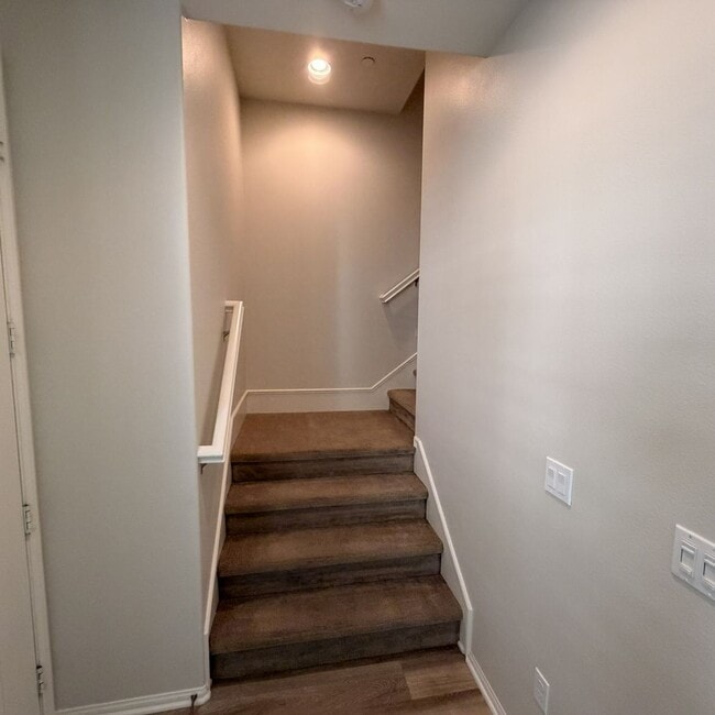 Building Photo - Modern 3-story townhouse in Eastvale-MOVE-IN SPECIAL $2595 FOR FIRST 3 MONTHS!