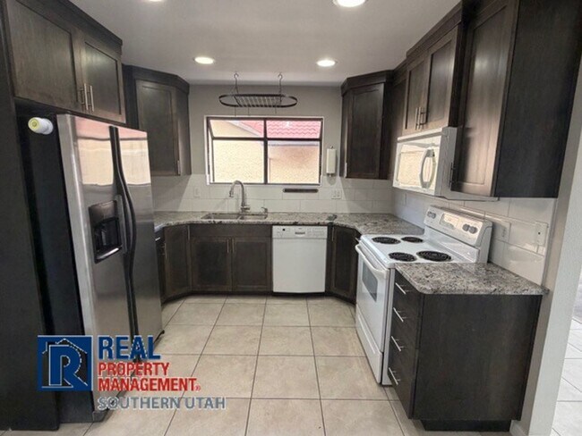 Foto del edificio - Garden South Condo with Views