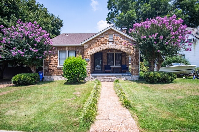 Building Photo - 410 Gilbert Ct