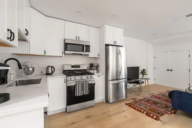 Foto del edificio - 1137 Potrero Avenue, Unit 1137A