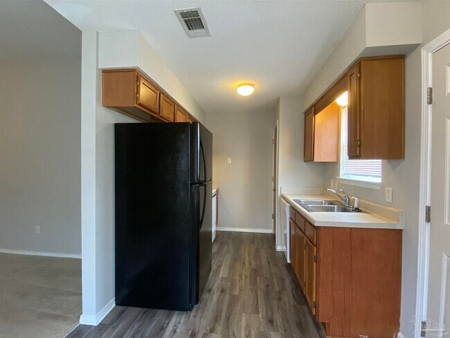 Foto del edificio - 504 Ashwood Ln