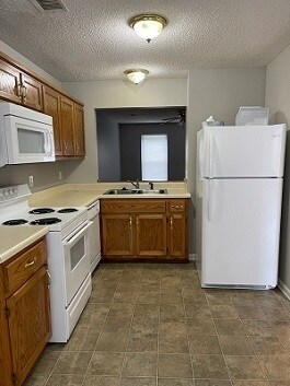 Kitchen - 2100 Ringgold Ct