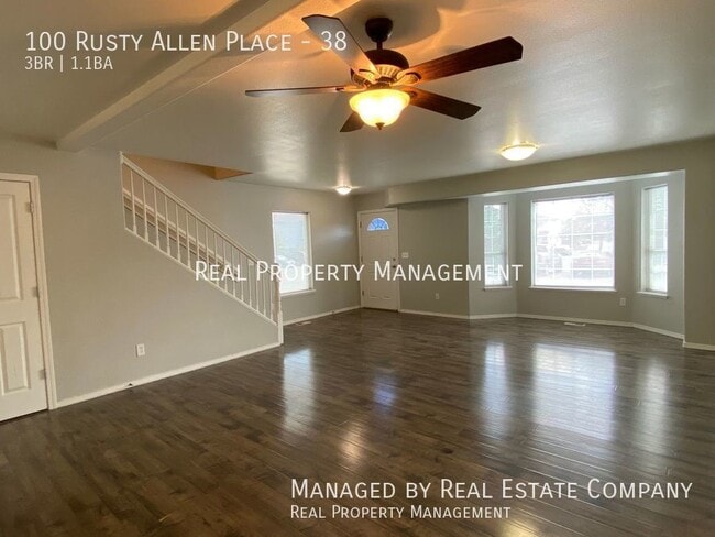 Foto del edificio - 100 Rusty Allen Pl