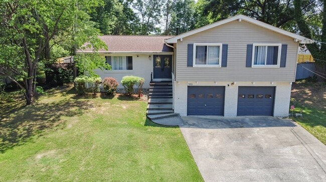 Building Photo - 725 Swamp Creek Dr