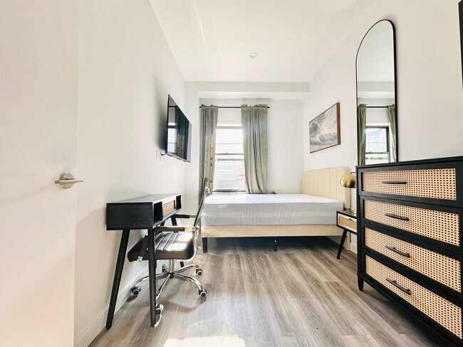 Foto del edificio - Furnished room/NOT APARTMENT