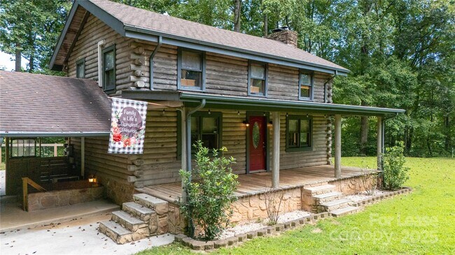 Foto del edificio - 2038 Toms Creek Rd