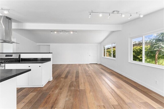 Building Photo - 1929 Arnold Avenue, Costa Mesa, CA 92627 -...