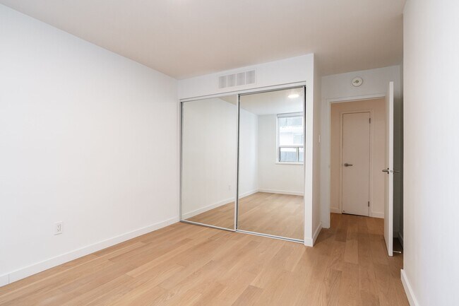 Building Photo - 188 Jameson Ave