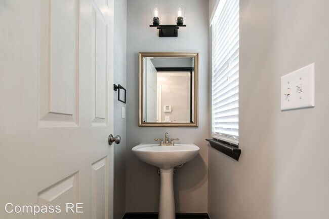 Building Photo - 2 br, 2.5 bath House - 204 Stanton Hall Ln