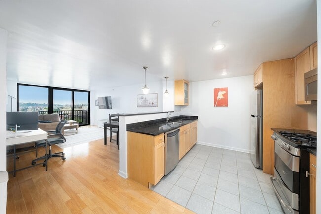 Photo - 700 Grove St House