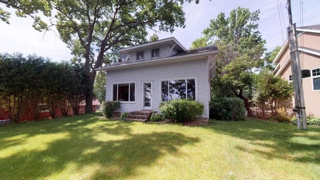 Building Photo - 8171 N Shore Dr