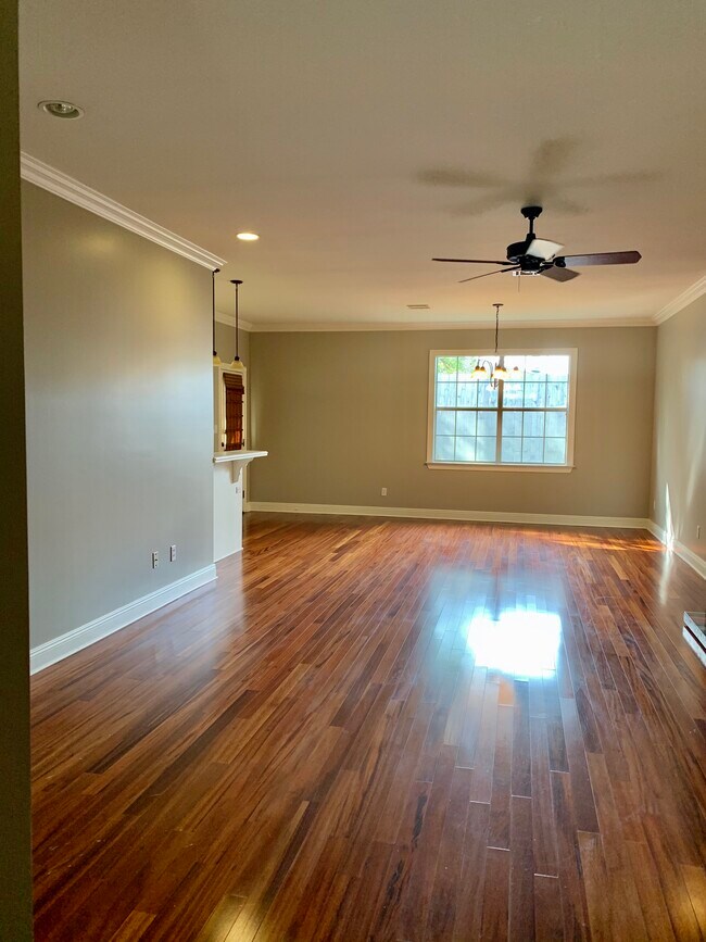 Building Photo - 114 Erika dr