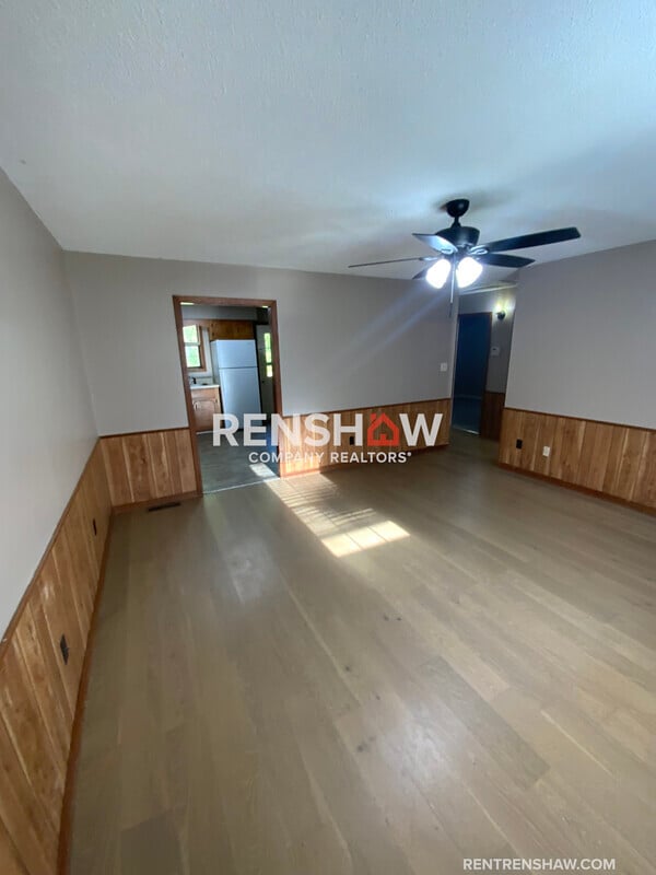 Building Photo - 810 E Tickle St