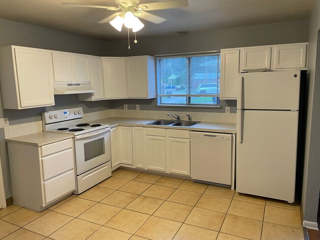 Building Photo - 2-Bedroom Apartment in Longmont Duplex