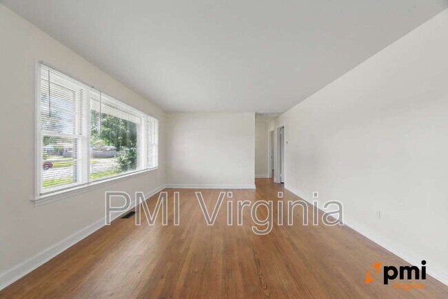 Foto del edificio - 34 Whitaker Ave