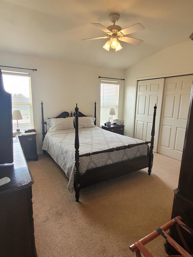 Foto del edificio - 127 Misty Creek Dr