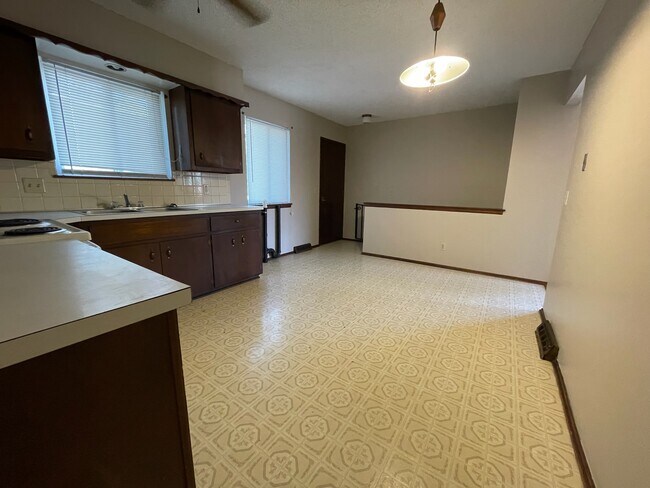 Foto del edificio - 1969 S Martinson St