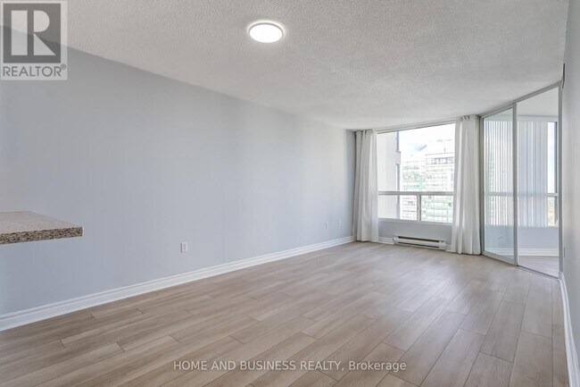 Photo du bâtiment - 4470-4470 Tucana Ct
