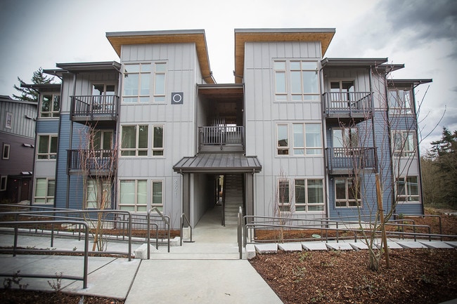 Building Photo - Creekside Properties