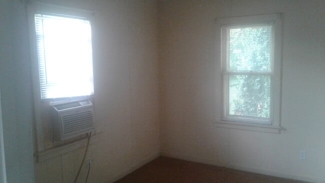 Building Photo - 1377 E Florida St