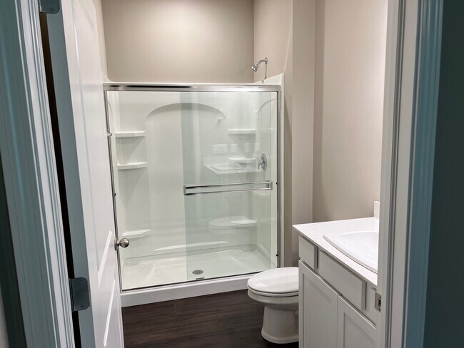 Foto del edificio - 5640 Brownstone Dr