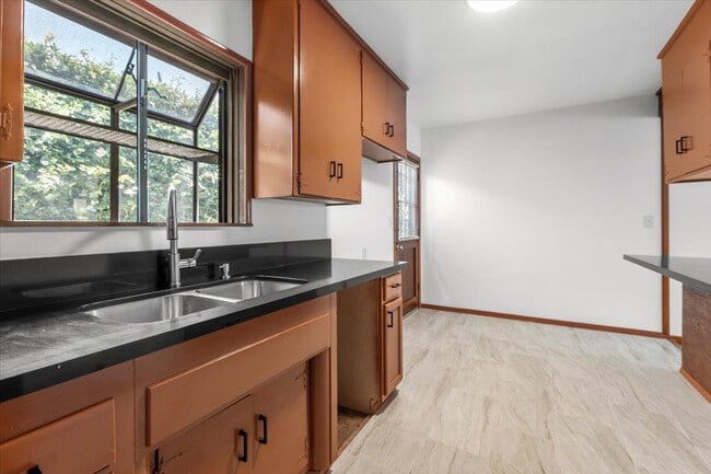 Building Photo - 1127 Harrison Ave