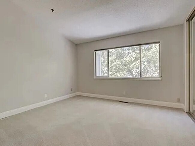 Building Photo - 1370 Las Juntas Way