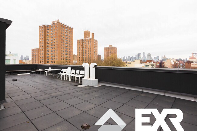 Building Photo - 301 Broadway