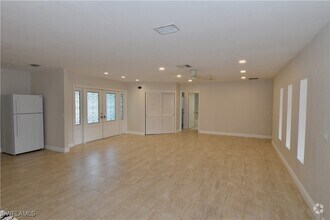 Building Photo - 3461 Lakeview Dr