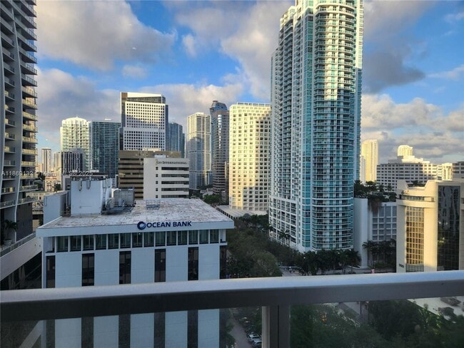 Building Photo - 1060 Brickell Ave