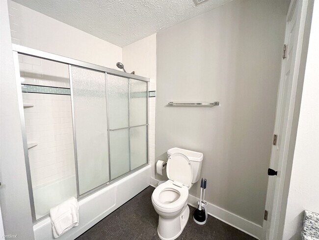 Building Photo - 3 br, 2.5 bath House - 2614 North 124th Ci...