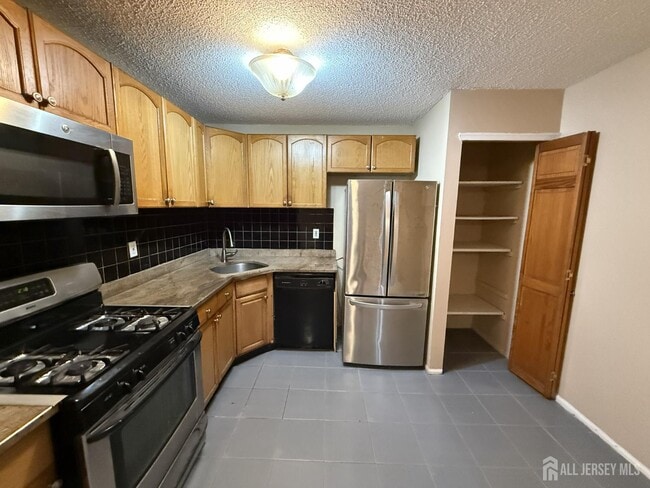Building Photo - 61 Brighton Way
