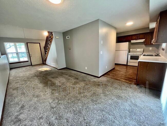 Building Photo - 100 Francis St