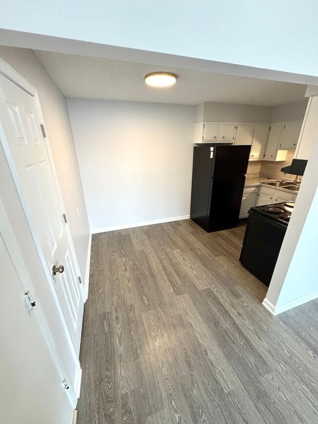 Building Photo - 2 Bedroom Apartments, Excellent Location!