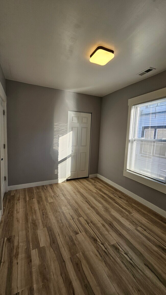 Building Photo - 4225 W Augusta Blvd