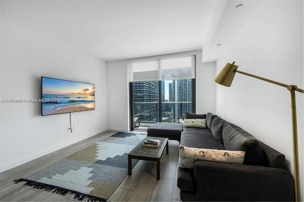 Foto del edificio - 45 SW 9th St