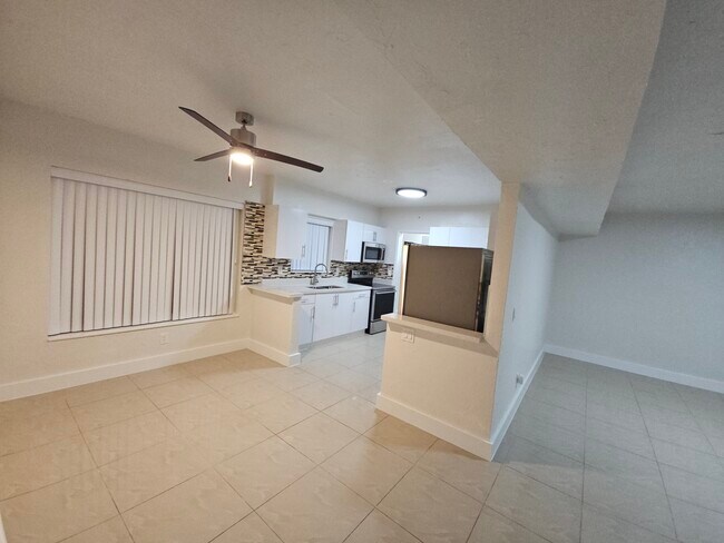 Foto del edificio - 512 NW 113th St