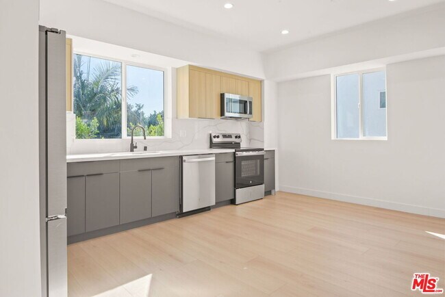 Foto del edificio - 1707 Burnside Ave