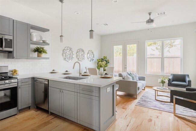 Foto del edificio - 8978 Zurcher Ln