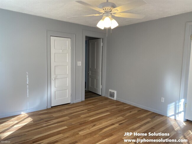 Building Photo - 3 br, 1 bath Triplex - 612 1/2 Oakhill Ave