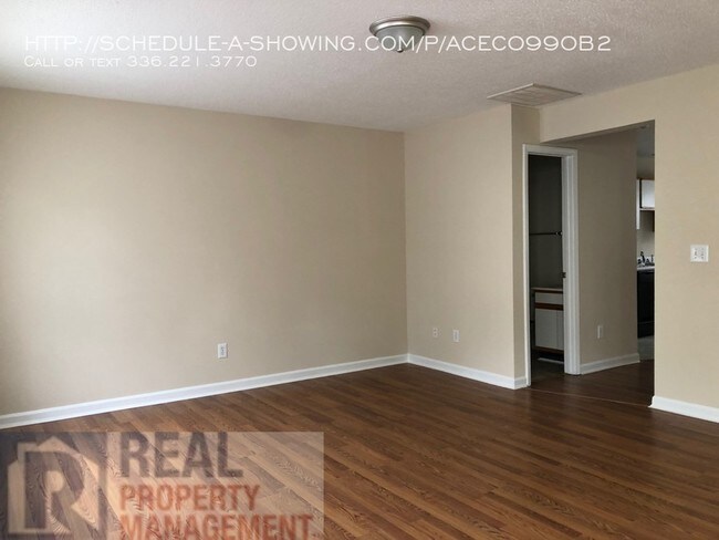 Building Photo - Great Value on 3 Bed / 2.5 Bath Townhome