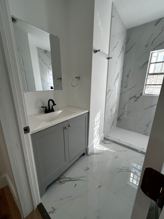 Foto del edificio - 7714 NW 5th Ave