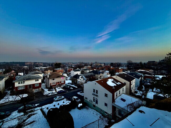 Foto del edificio - 55 Gunther Ave