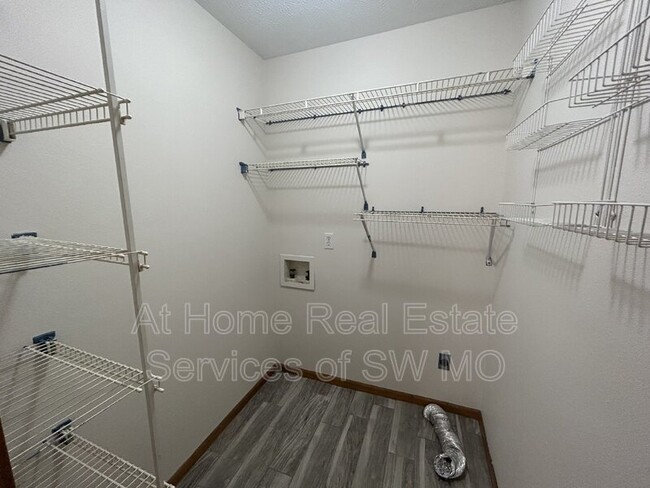 Foto del edificio - 105 Pebble Creek Ln