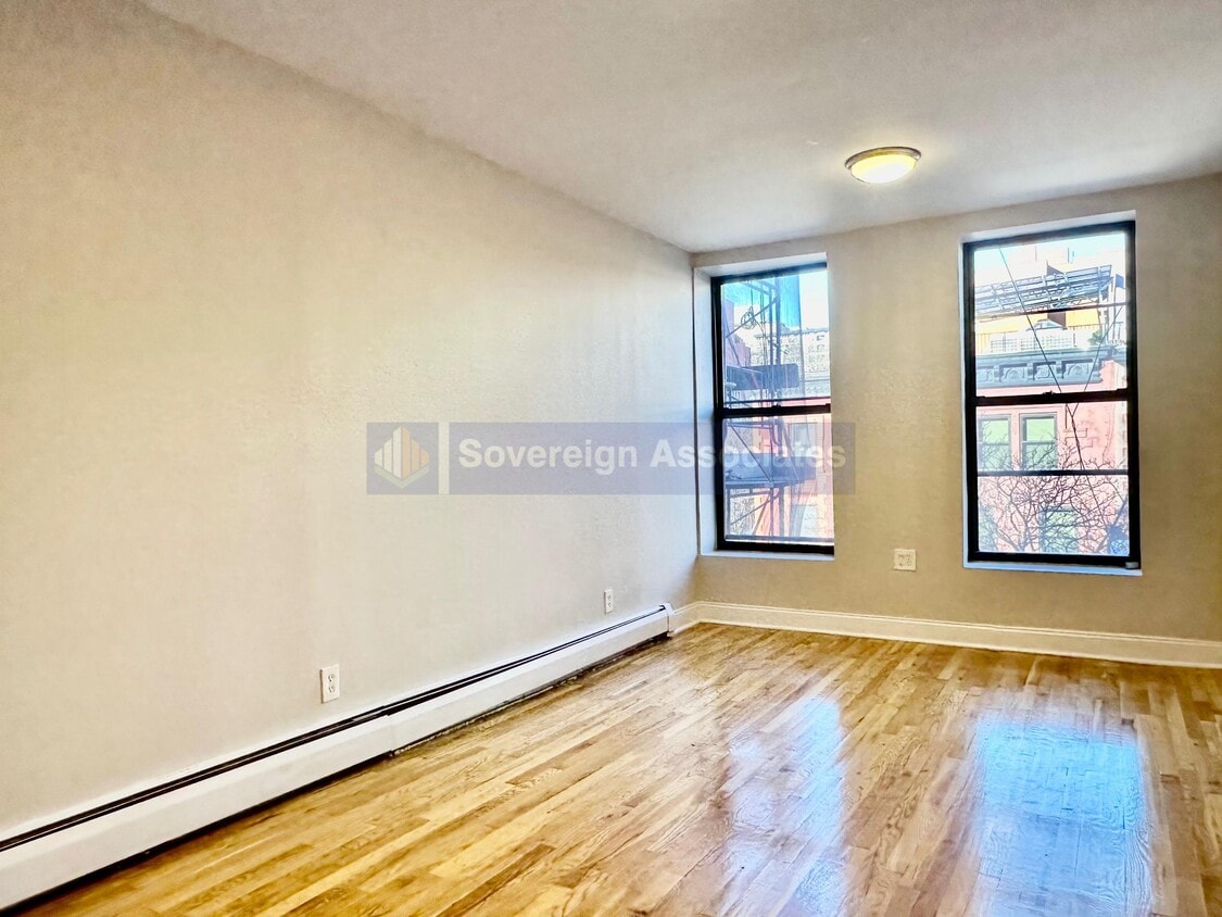 Primary Photo - 386 Manhattan Ave