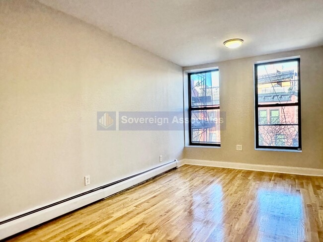 Building Photo - 386 Manhattan Ave