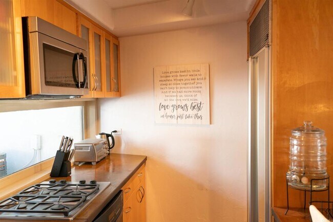 Foto del edificio - 1733 Coast Blvd